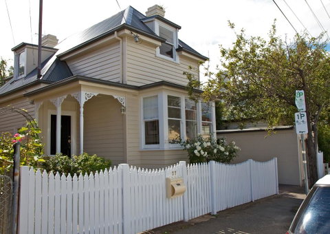 Strahan House - Lismore Accommodation 1