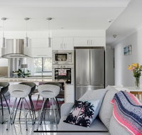 Stunning Burleigh Beach Apartment - Lismore Accommodation