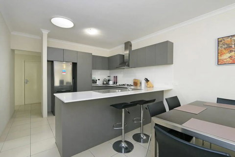 Stunning Home Near Scarborough Beach Sleeps 11 - Lismore Accommodation 1