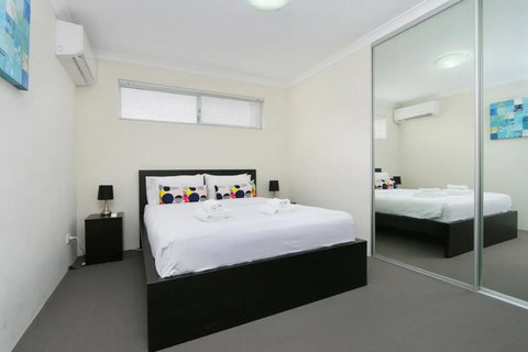 Stunning Home Near Scarborough Beach Sleeps 11 - Lismore Accommodation 3