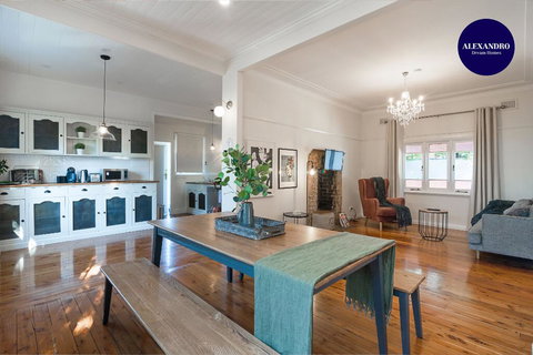 Stunning Mountain Getaway Leura- 3 BRM 1.5 Bath - Lismore Accommodation 0