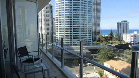 Stunning Surfers Paradise Apartment - Lismore Accommodation 3