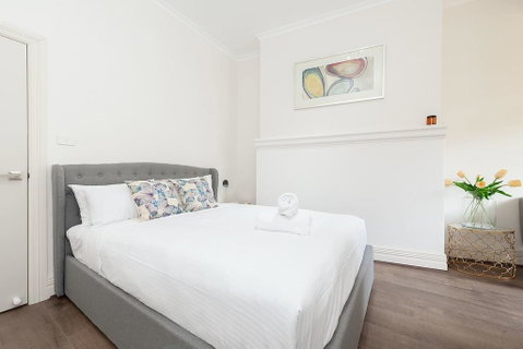 STUNNING SYDNEY HOME 9 - Lismore Accommodation 2