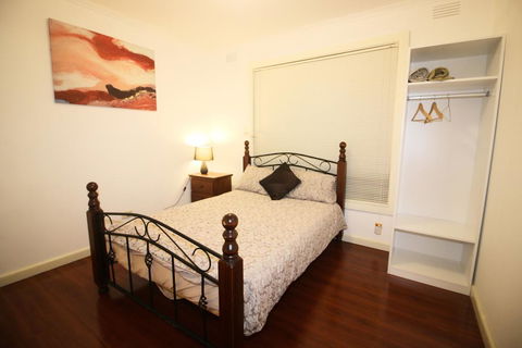 Sunny House - Melbourne Airport Home - Lismore Accommodation 2