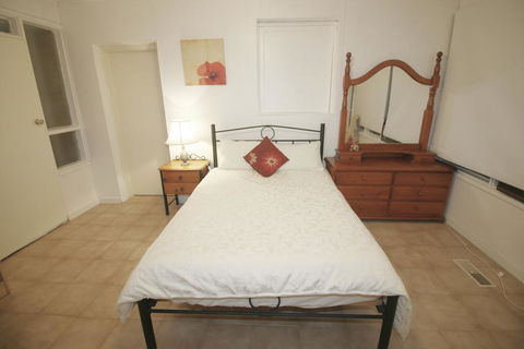 Sunny House - Melbourne Airport Home - Lismore Accommodation 3