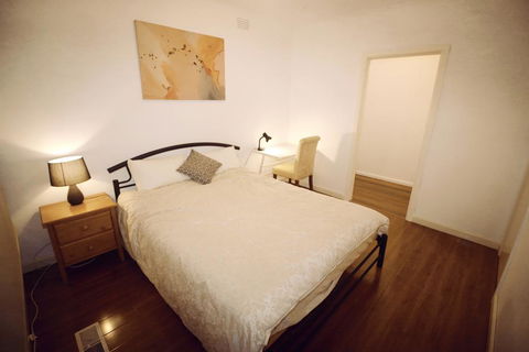 Sunny House - Melbourne Airport Home - Lismore Accommodation 0