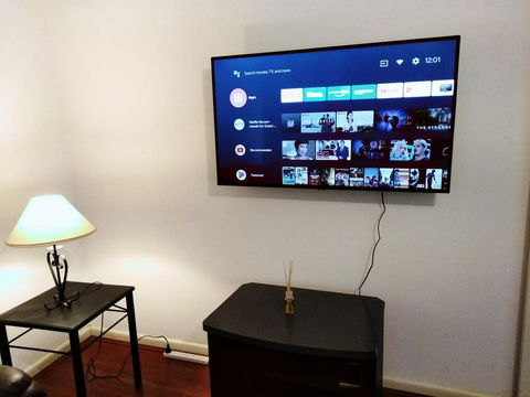 Sunny House - Melbourne Airport Home - Lismore Accommodation 1