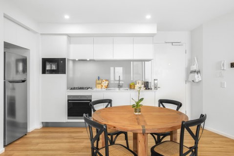 Sunny Modern Two-Bedroom Pad Steps From The Beach - Lismore Accommodation 3