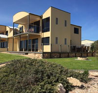 Sunset Cove Beach House - Lismore Accommodation