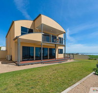 Sunset Cove Beach House - Lismore Accommodation
