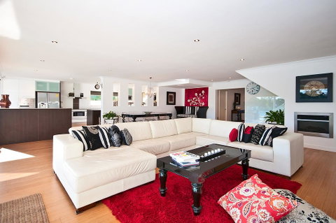 Surfers Paradise Escape - Waterfront House - Lismore Accommodation 1
