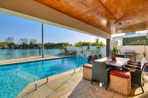 Surfers Paradise Escape - Waterfront House - Lismore Accommodation 2