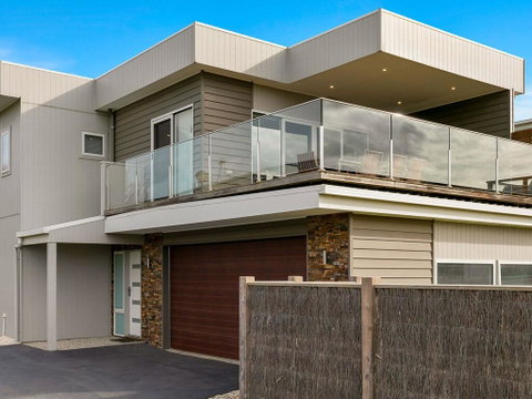 Swan Bay Views - Lismore Accommodation 0
