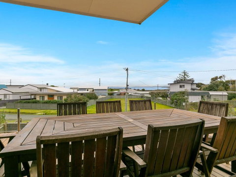 Swan Bay Views - Lismore Accommodation 3