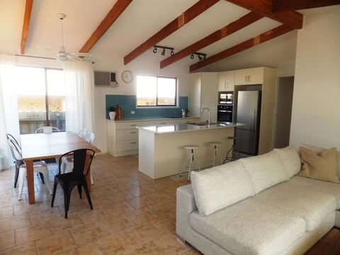 TERRIFIC ON TAMARA CRESCENT - Lismore Accommodation 3