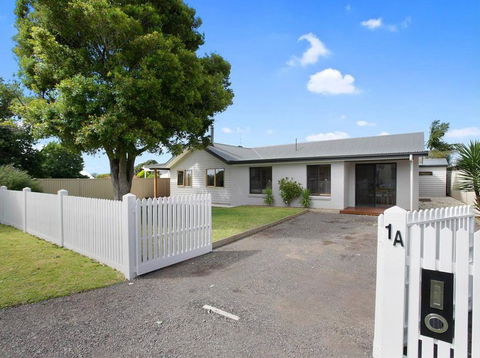 THE ASHMAN HOUSE - Modern And Close To Town - Lismore Accommodation 0
