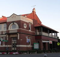 The Bank BB West Wyalong - Lismore Accommodation