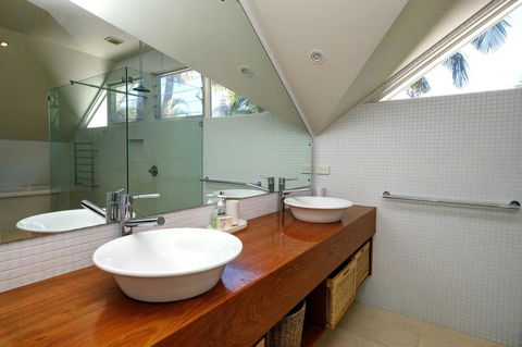 THE BEACH HOUSE - Lismore Accommodation 0