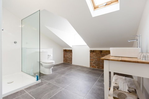 Ratho Farm - Lismore Accommodation 6