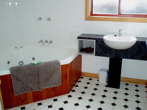 Highland Cabins And Cottages At Bronte Park - Lismore Accommodation 23