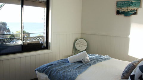 KINGFISHER COTTAGE Beachfront At The Binalong Bay - Lismore Accommodation 11