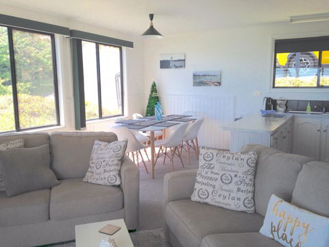 KINGFISHER COTTAGE Beachfront At The Binalong Bay - Lismore Accommodation 24