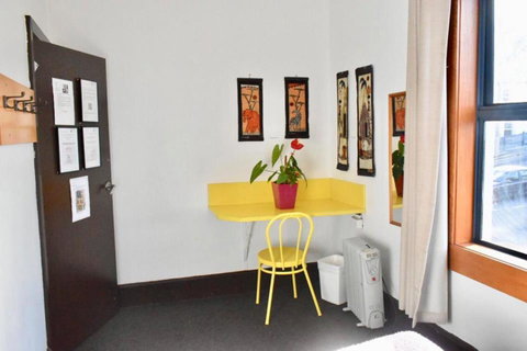 Hobart's Accommodation & Hostel - Lismore Accommodation 3