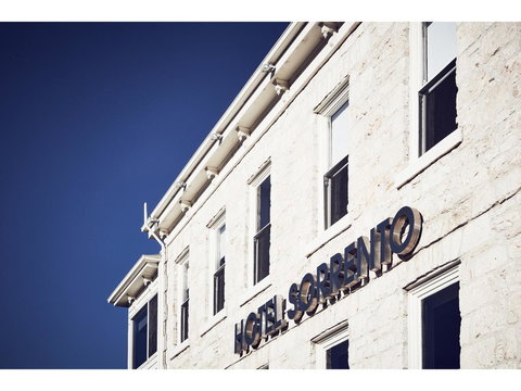 Hotel Sorrento - Lismore Accommodation 24