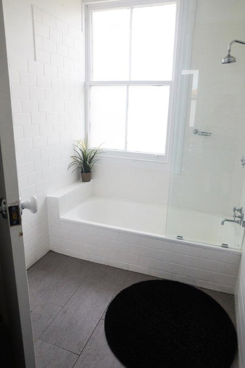 The Royal Hotel Mornington - Lismore Accommodation 12