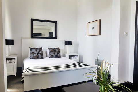 The Royal Hotel Mornington - Lismore Accommodation 0