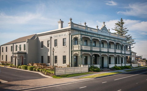 The Royal Hotel Mornington - Lismore Accommodation 18
