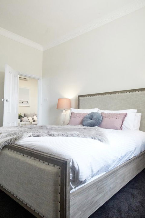 The Royal Hotel Mornington - Lismore Accommodation 41