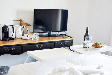 The Royal Hotel Mornington - Lismore Accommodation 8