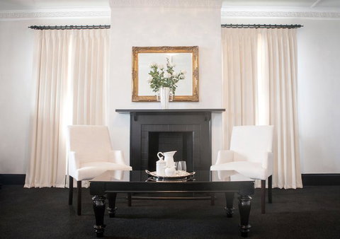 The Royal Hotel Mornington - Lismore Accommodation 3