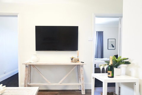 The Royal Hotel Mornington - Lismore Accommodation 39