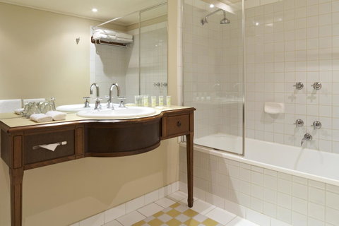 Grand Hotel Melbourne - Lismore Accommodation 26