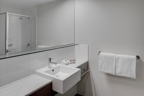 Travelodge Hotel Melbourne Docklands - Lismore Accommodation 14