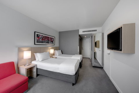 Travelodge Hotel Melbourne Docklands - Lismore Accommodation 1