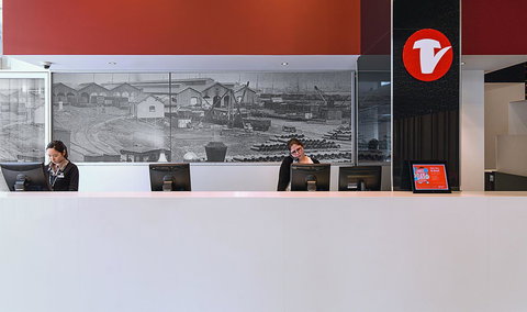 Travelodge Hotel Melbourne Docklands - Lismore Accommodation 9