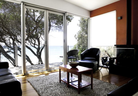 Battery Cove Beach Front Apartment - Lismore Accommodation 2