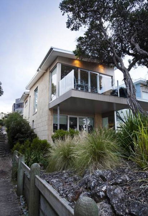 Battery Cove Beach Front Apartment - Lismore Accommodation 0