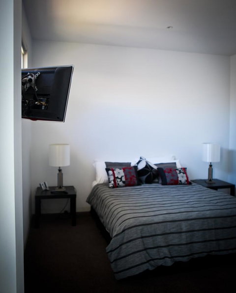 Battery Cove Beach Front Apartment - Lismore Accommodation 9