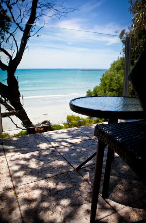 Battery Cove Beach Front Apartment - Lismore Accommodation 5