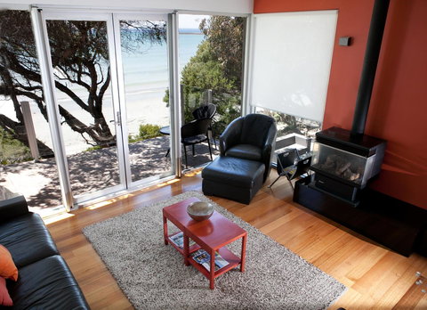 Battery Cove Beach Front Apartment - Lismore Accommodation 11