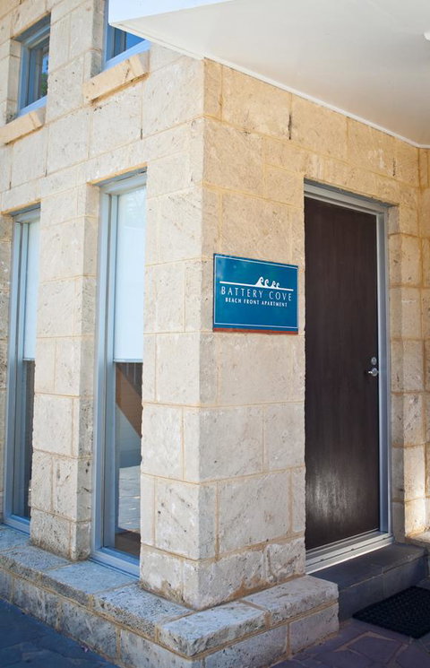 Battery Cove Beach Front Apartment - Lismore Accommodation 6