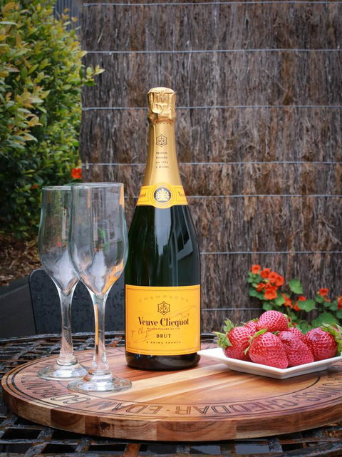 Capella Villa No. 4 - Stunning Luxury Decor Inside And Out - Lismore Accommodation 12