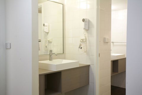 Ibis Melbourne Hotel And Apartments - Lismore Accommodation 19