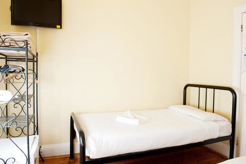 Hotel Claremont Guest House - Lismore Accommodation 5