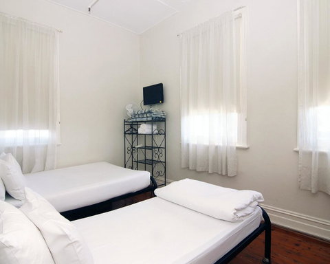 Hotel Claremont Guest House - Lismore Accommodation 13