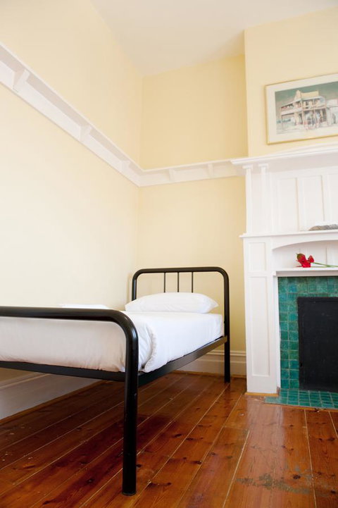 Hotel Claremont Guest House - Lismore Accommodation 4